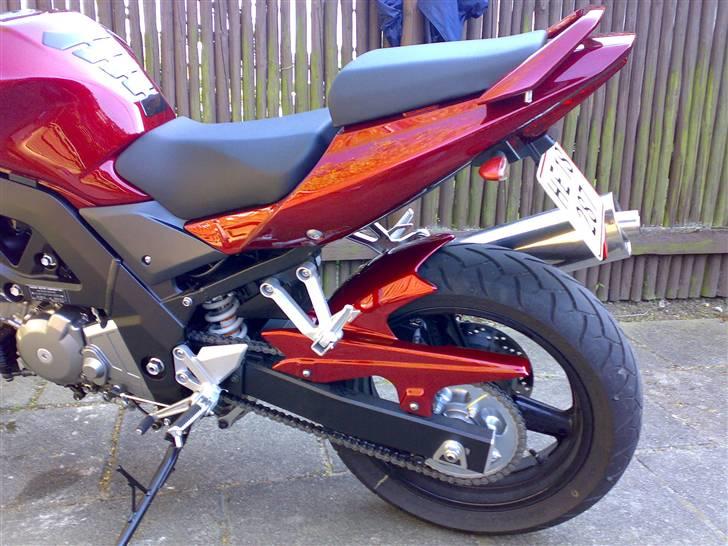 Suzuki SV 650S  - Med ny indfarvet hugger.... pynter! billede 13