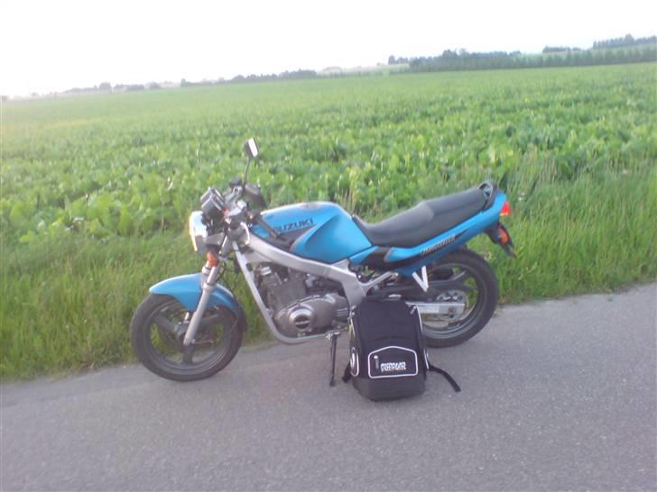Suzuki gs 500 e - Den har meget flot farve :) billede 4