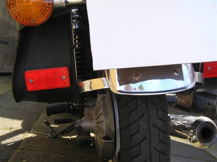 Yamaha xs 750 - sadeltaskens montering bag i bagskærm billede 14