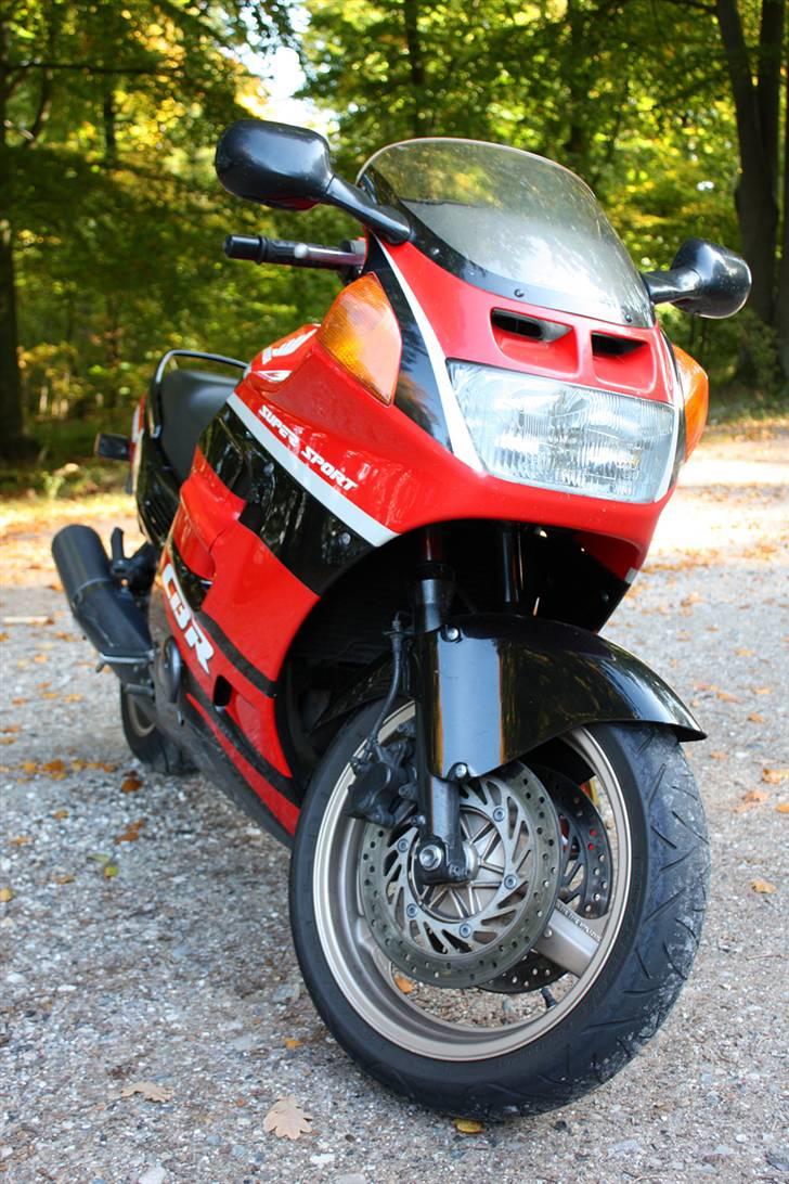 Honda CBR1000F billede 8