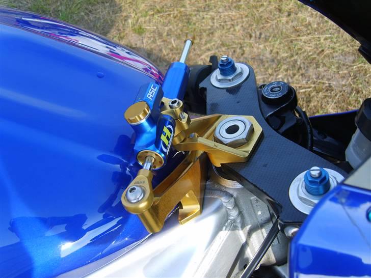 Yamaha YZF R1 - Så kom der ro på styret billede 19