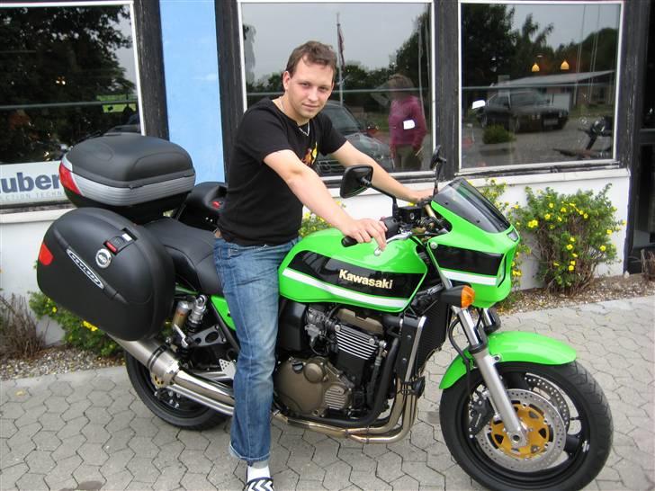 Kawasaki ZRX1200R - Min søn som fik Turen hjem fra forhandleren! - Han var glad! billede 1