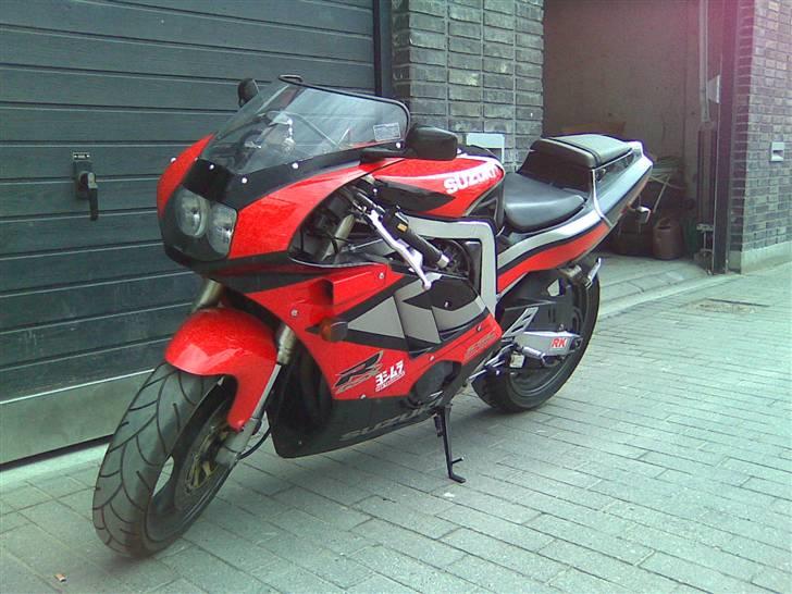 Suzuki GSX 400R (SOLGT) - SUZUKI GSX 400R billede 1