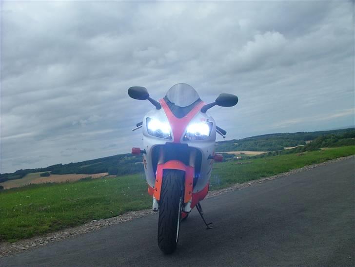 Yamaha R1   (solgt) billede 3