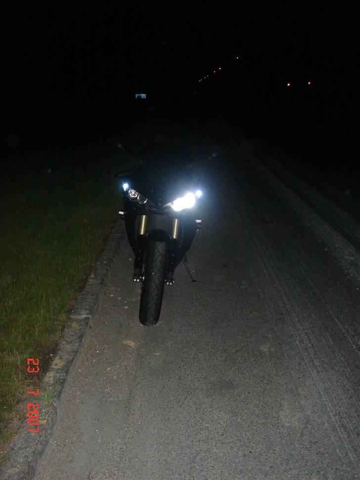 Yamaha YZF R6 - Svært at få ordentligt billed om aftenen, men hva´ billede 15