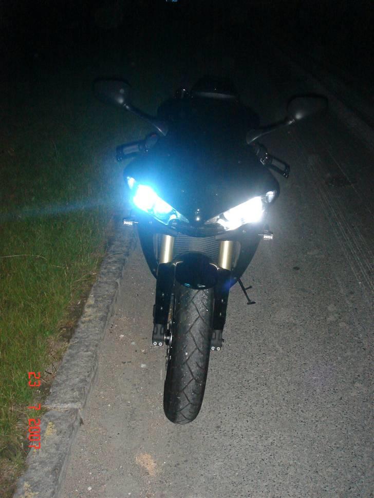 Yamaha YZF R6 - Og med fjernlyset tændt billede 16