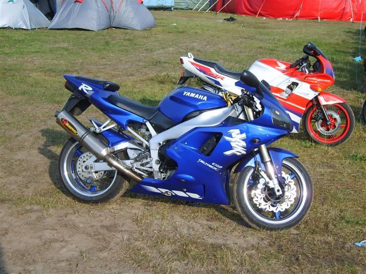 Yamaha YZF R1 - står lige og skinner. Skagen 07` billede 20