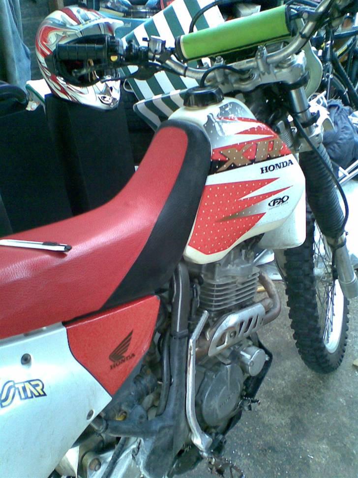 Honda xr400r #solgt# - Så fik jeg fat i mine stafferinger, min far tog dem med hjem fra usa, er en god ide at have på en offroader da den ofte er meget ridset efter terrænkørsel. billede 13