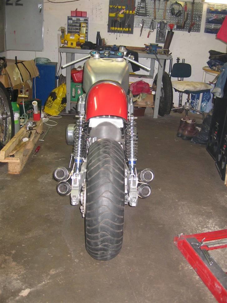 Honda CB 750 F1 - Udstødningerne er ikke færdige, men det kommer til at se godt ud billede 2