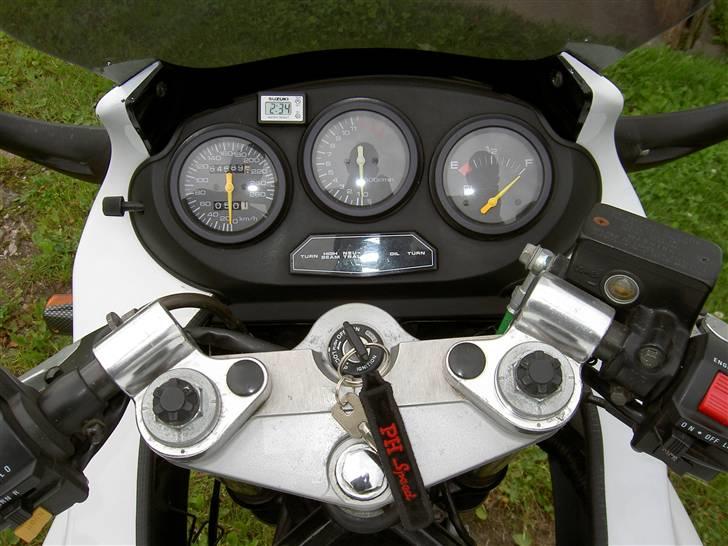 Suzuki GSX600F  SOLGT - Ja den har gået langt men motoren blev hoved renoveret ved 49,000 km med nye lejer, knast stempler og foringer + div andre ting billede 14