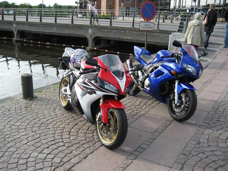 Honda CBR 1000 RR "solgt" - på havnen i silkeborg med kæresten´s SV billede 7
