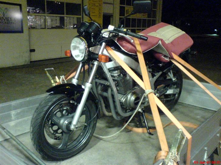 Suzuki GS 500E - Taget med mobil, den aften jeg hentede cyklen billede 11
