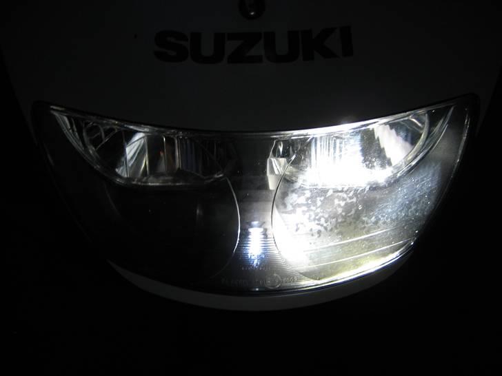 Suzuki Gsxr 600  Solgt - H7 6000K Xenon med blå positions diode. billede 10