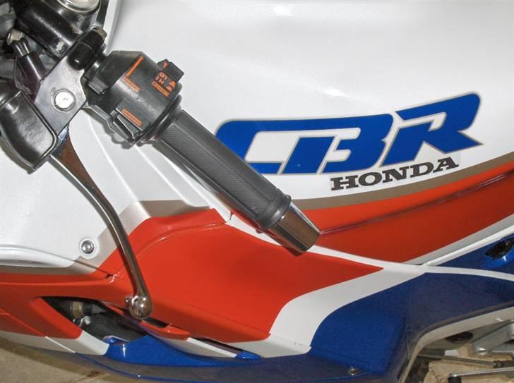 Honda CBR600F F1... SOLGT - Krom håndtag og styrender billede 3