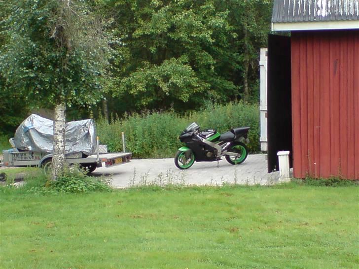 Kawasaki ZX6R - lige taget ud af laden med sine nymalet kåber billede 17