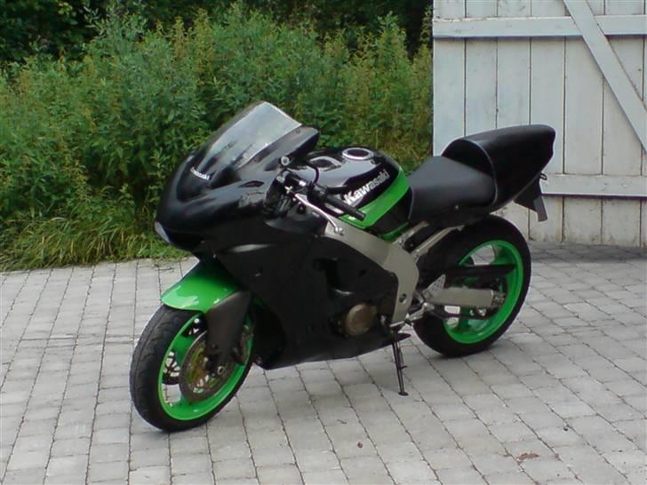 Kawasaki ZX6R - nu med sort racerkåbe billede 18