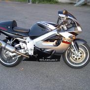 Suzuki GSXR 750