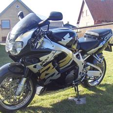 Honda cbr 900 rr