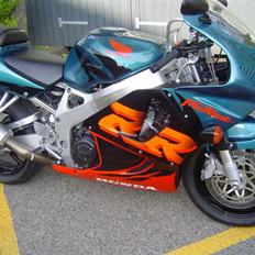 Honda CBR 900 RR SC 33