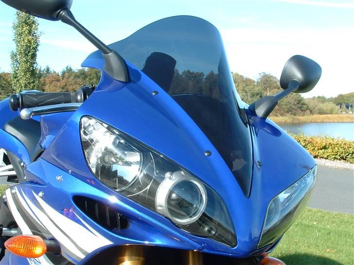 Yamaha R1 - Yamaha YZF R1 "standard" billede 1