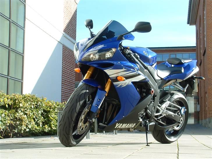 Yamaha R1 billede 4