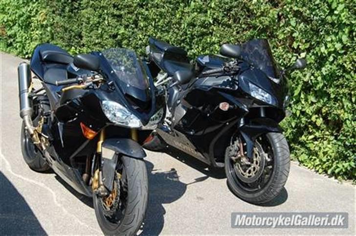 Kawasaki ZX10R - Lige børn leger bedst... Sammen med Thomas M´s CBR1000RR billede 13