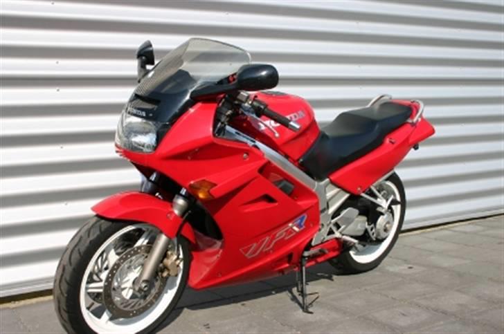 Honda VFR-750 - Som hun stod ved MC importen i Horsens billede 3