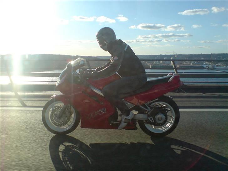 Honda VFR-750 - Og henover Vejle fjordbro billede 7