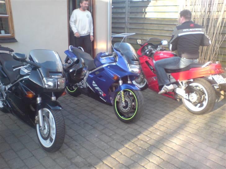 Honda VFR-750 - Og så maskineparken men Tundøs blå viffer og Tundøs fars sorte Viffer billede 8