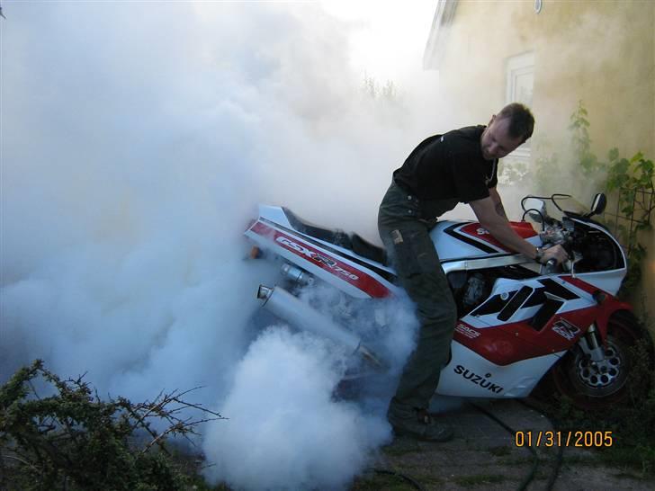 Suzuki GSXR 1100 - lille brander på en 7en1/2er hehe ikke min...husk lige at stemme... billede 20