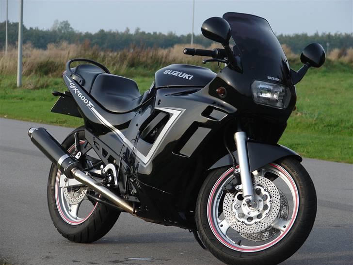 Suzuki GSX 600 F - Nyvasket og poleret billede 1