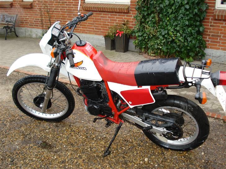 Honda XL 250 R - Inden der kom nyt sæde + sidespejle på billede 4