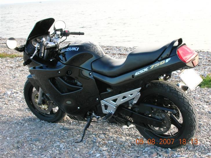 Suzuki GSX 750 F billede 2