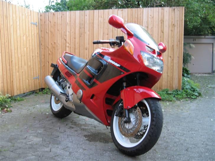 Honda CBR1000F *SOLGT* billede 1