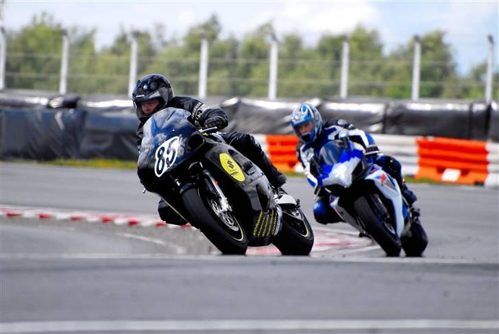 Suzuki GSX 600 R (solgt) billede 6