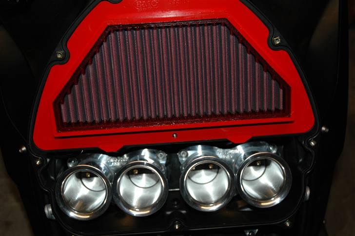 Yamaha R1 billede 11