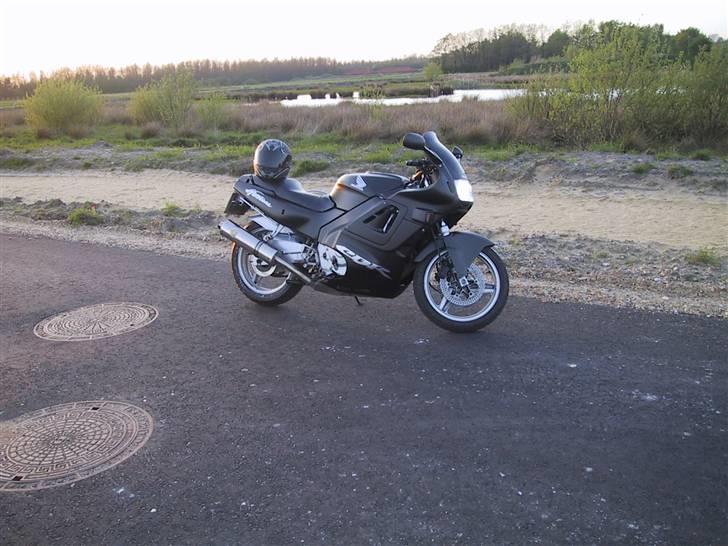 Honda CBR 600  *SOLGT* - Lækker mat koksgrå, andre fælge og flip-up glas billede 2