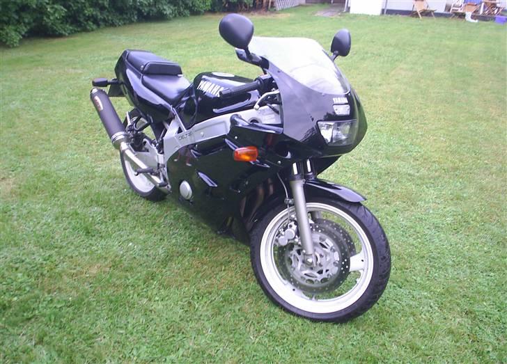 Yamaha FZR billede 8