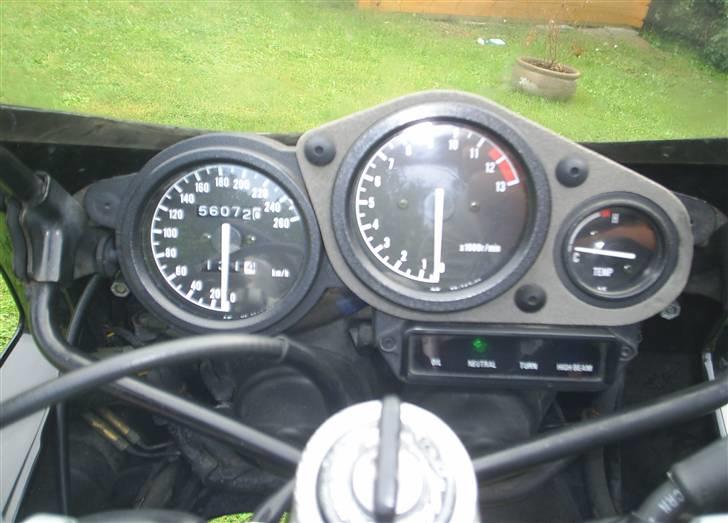 Yamaha FZR billede 9