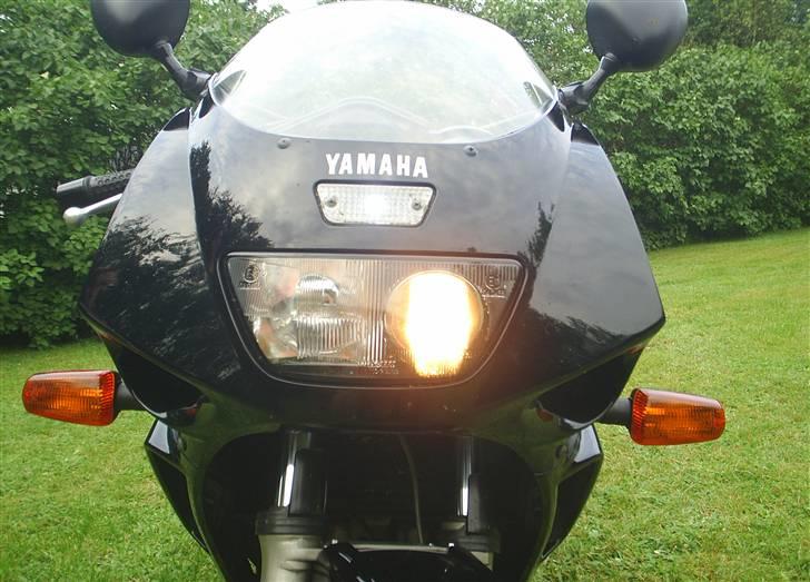 Yamaha FZR billede 10