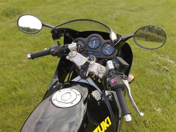 Suzuki GSX-R 250 - Før... Læg Mærke Til Styr Holdere og samlestykket på de nye billeder :p billede 5