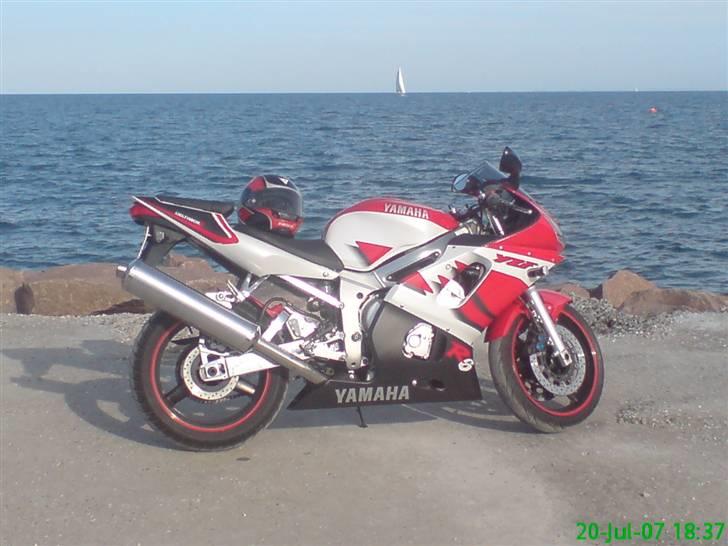 Yamaha R6 billede 1