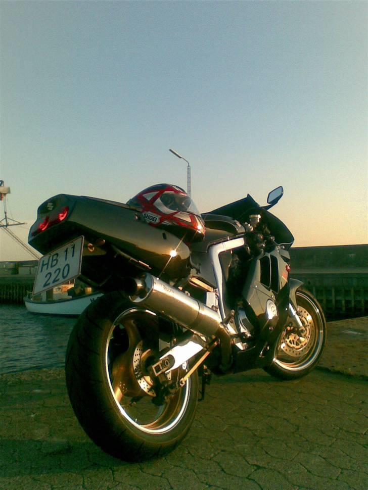 Suzuki GSXR 400 R SOLGT*SOLGT - Lynæs Havn august 2007 billede 12