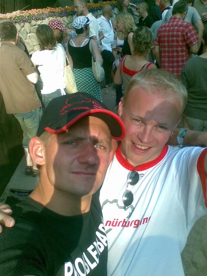 Suzuki GSXR 400 R SOLGT*SOLGT - mig til venstre på skanderborg festivallen 2007 med kammi martin ( ikke mc´list, køre USA V8 Ford Galaxie ´69 ) billede 14