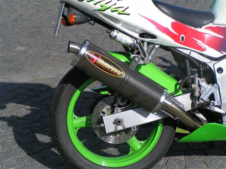 Kawasaki zx6r ninja - ser sgu lækker ud med min nye udstødning har også fået en helt anden lyd billede 8