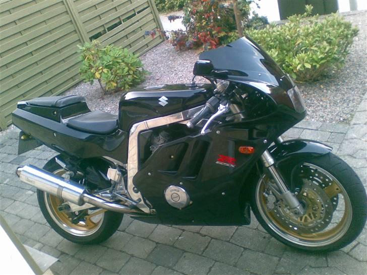 Suzuki GSXR 400 R SOLGT*SOLGT billede 16