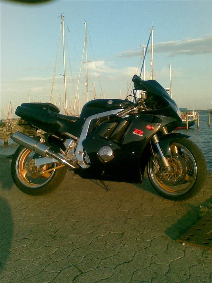 Suzuki GSXR 400 R SOLGT*SOLGT billede 17