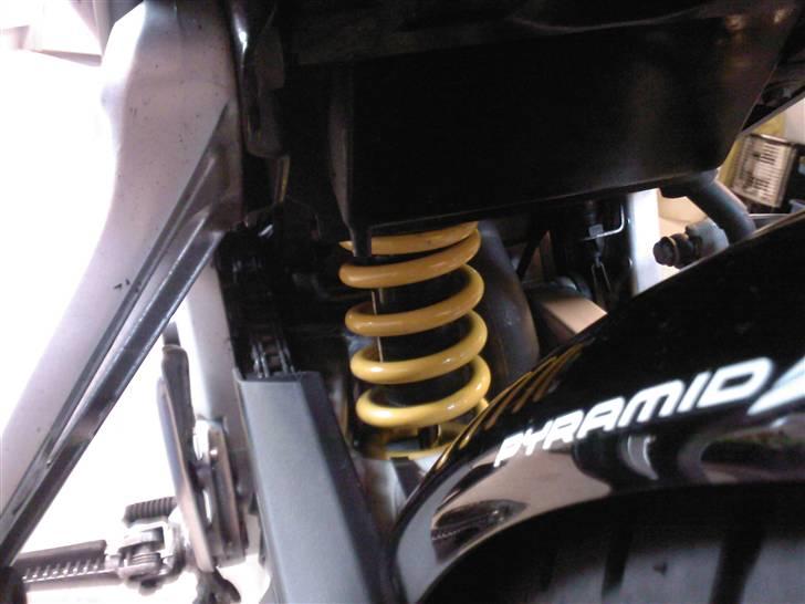 Suzuki SV650S "SOLGT" - Lille og enkel bagskærm (Skal den være blå eller sort?) billede 12