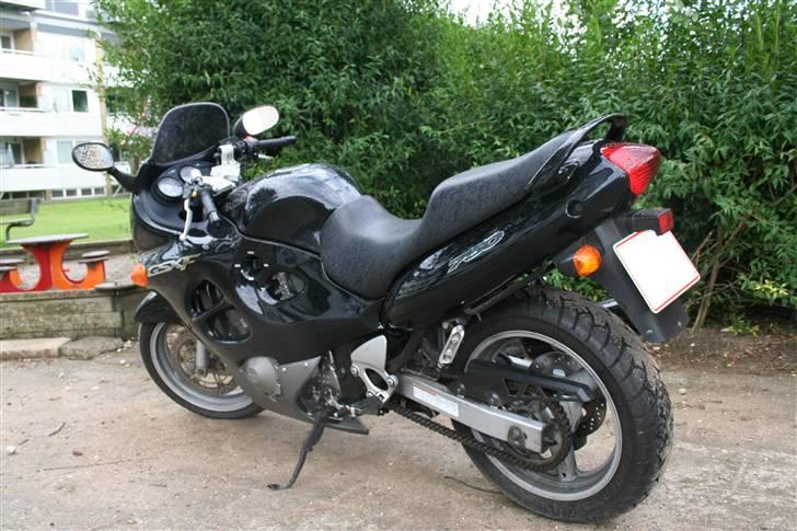 Suzuki GSX750F SOLGT - gl. blink billede 3