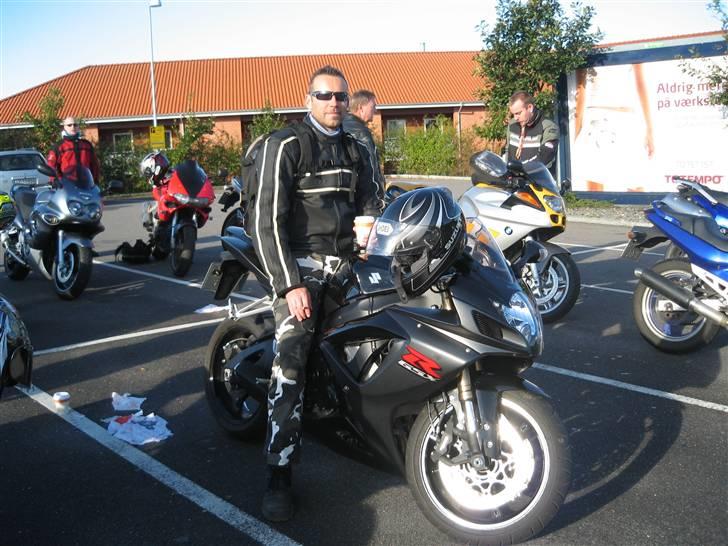 Suzuki GSX R 600 K7 "SOLGT" - Fra Helnæs turen 2007, her ved stop 39 ved Slagelse billede 5